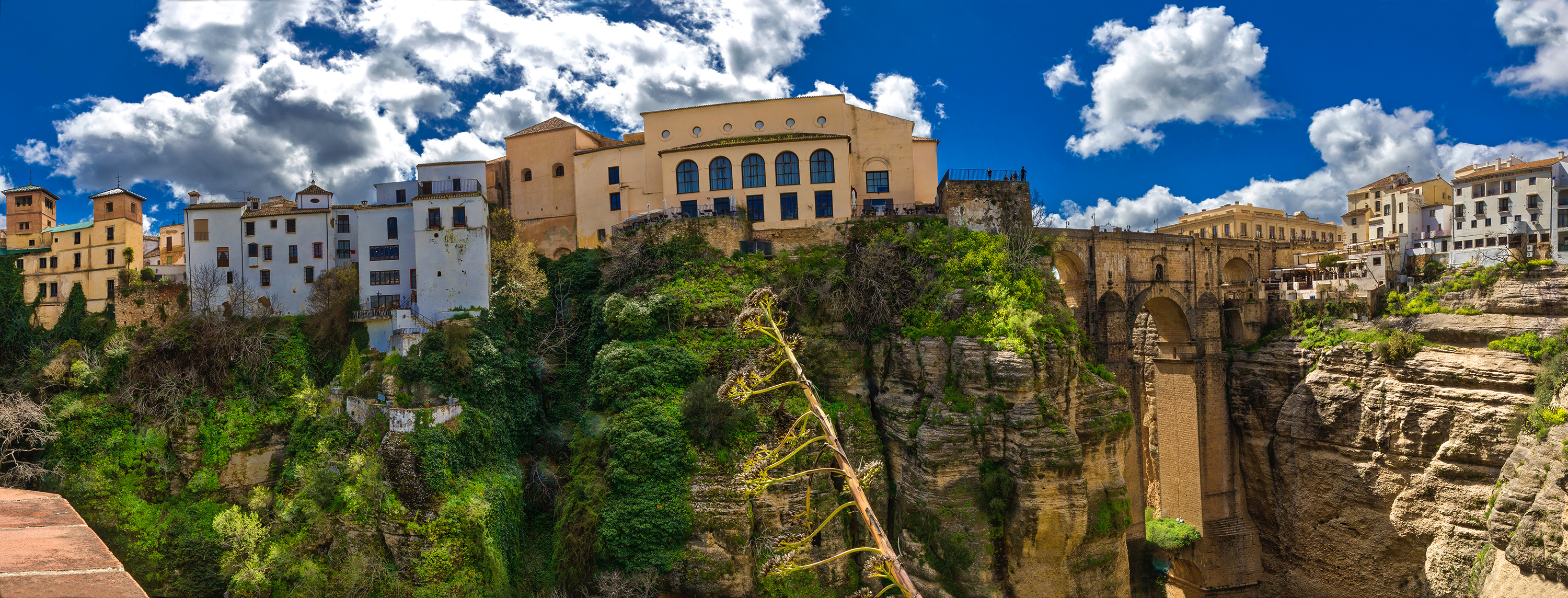 Ronda - Ville perchée sur un à pic de 100 mètres